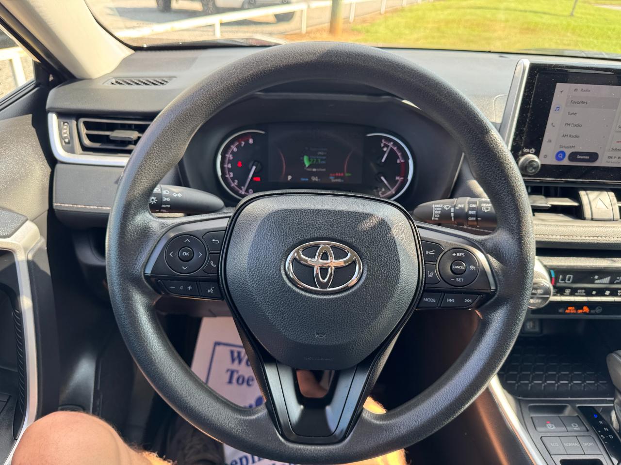 Toyota RAV4 XLE 2024