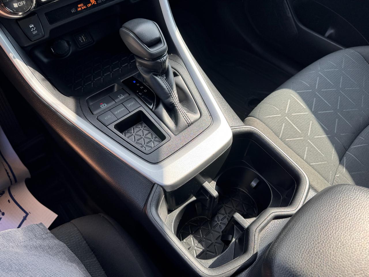 Toyota RAV4 XLE 2024