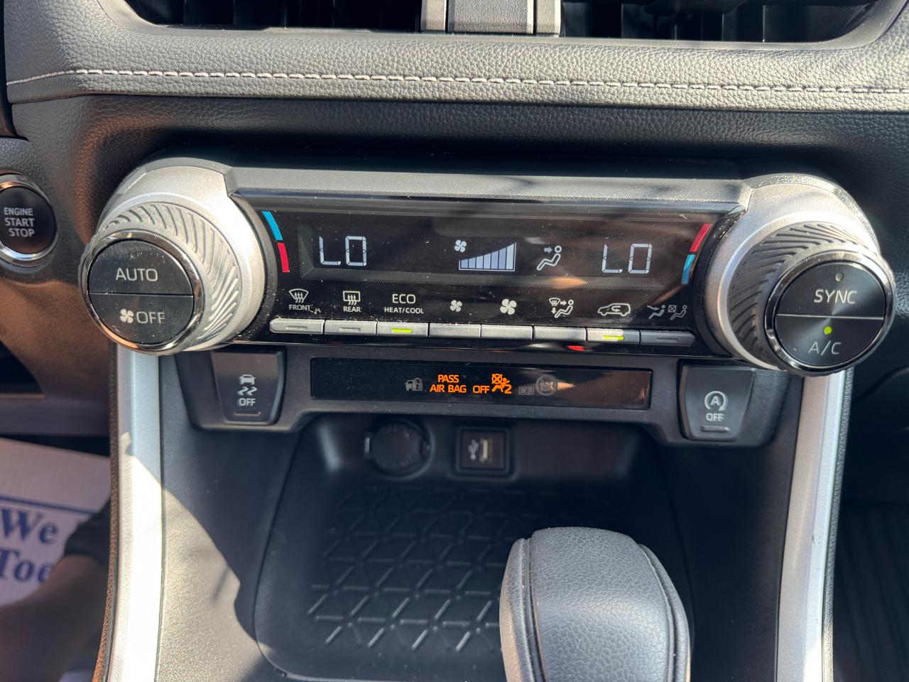 Toyota RAV4 XLE 2024