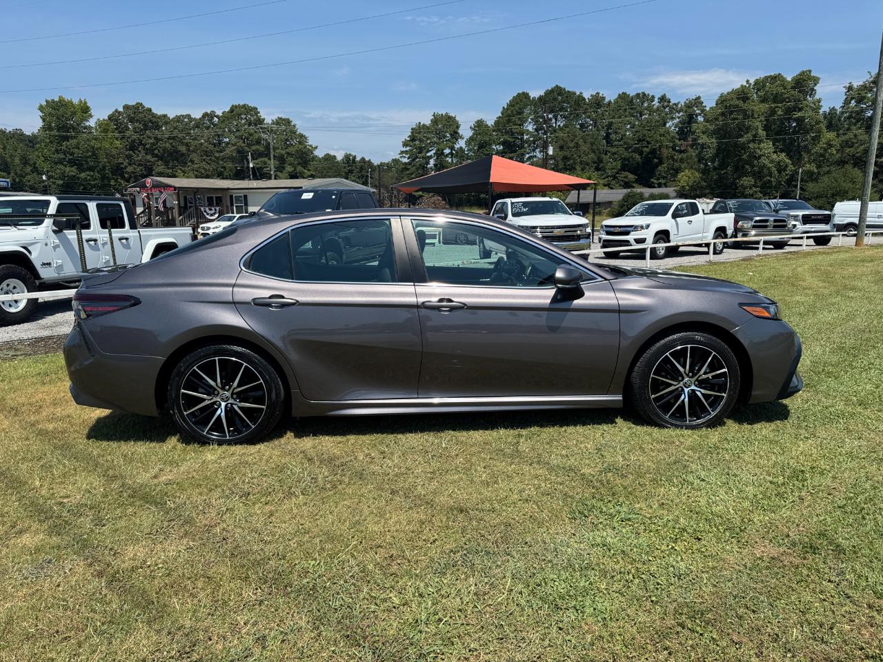 Toyota Camry SE 2022