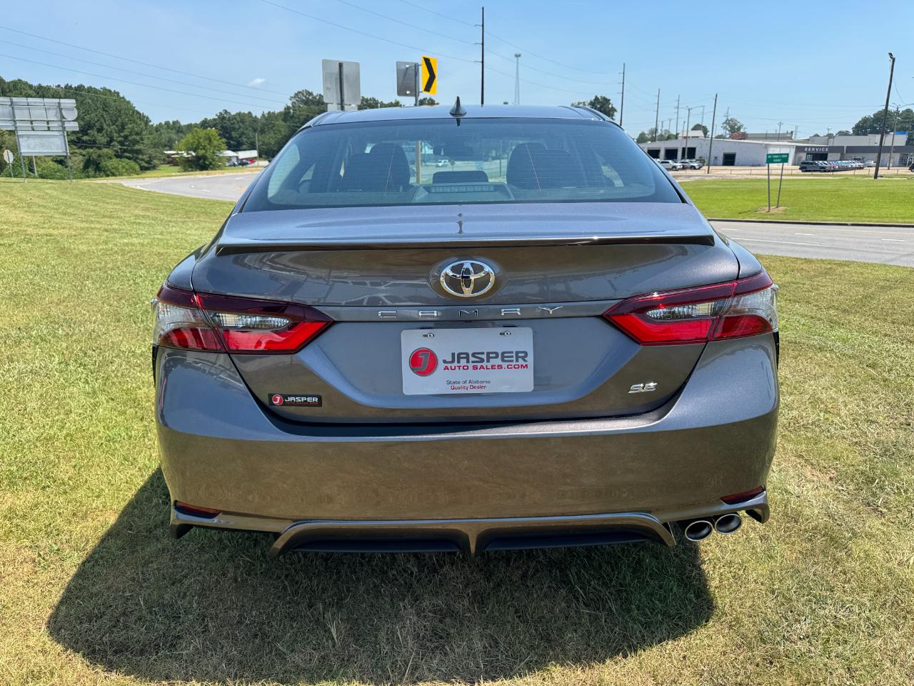 Toyota Camry SE 2022