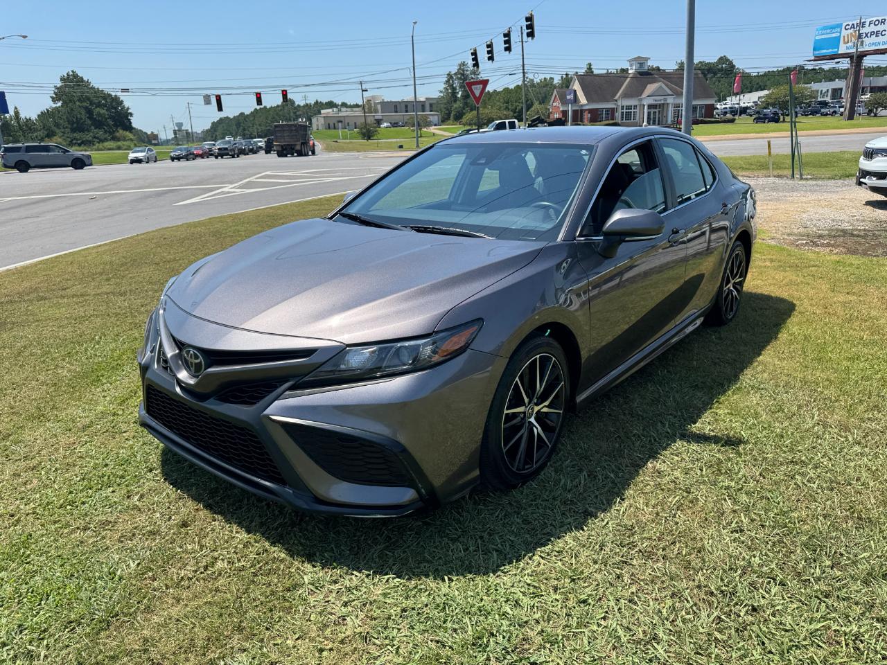 Toyota Camry SE 2022