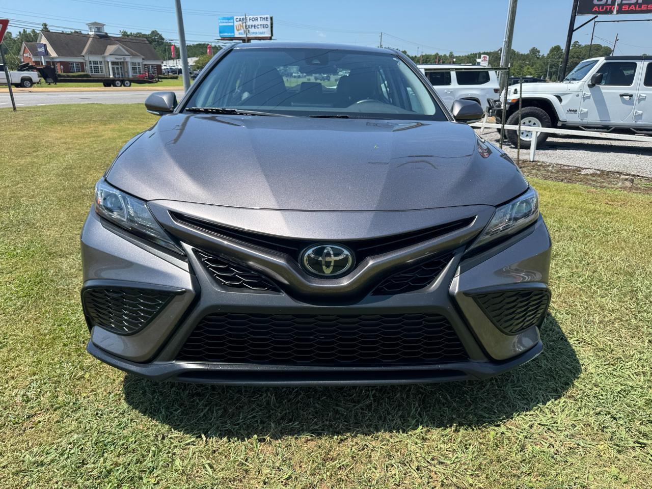 Toyota Camry SE 2022