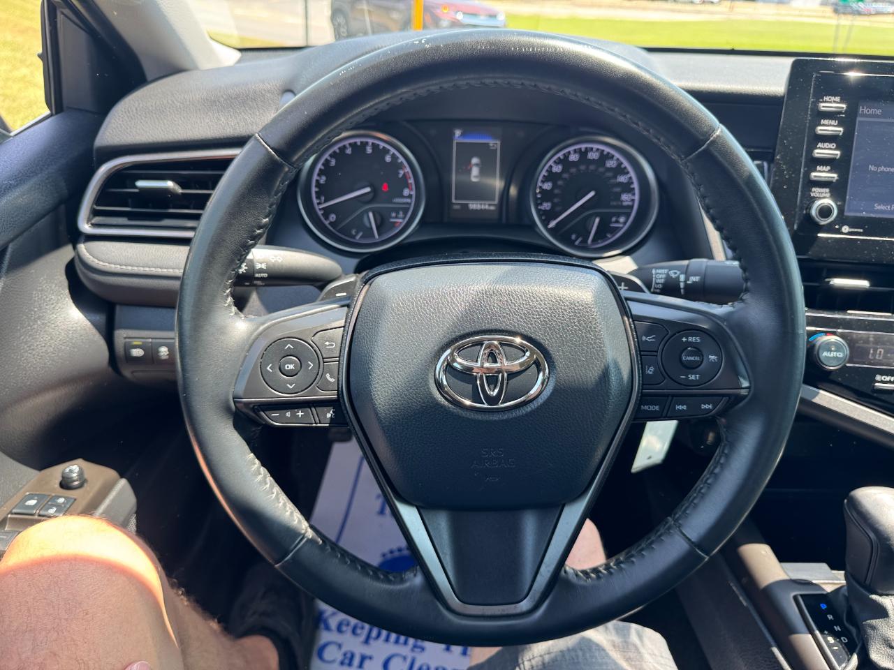 Toyota Camry SE 2022