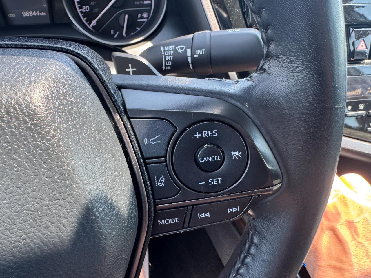 Toyota Camry SE 2022