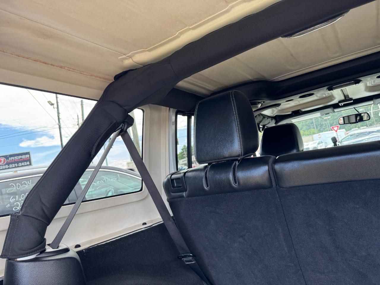 Jeep Wrangler Unlimited Sahara 4WD 2014