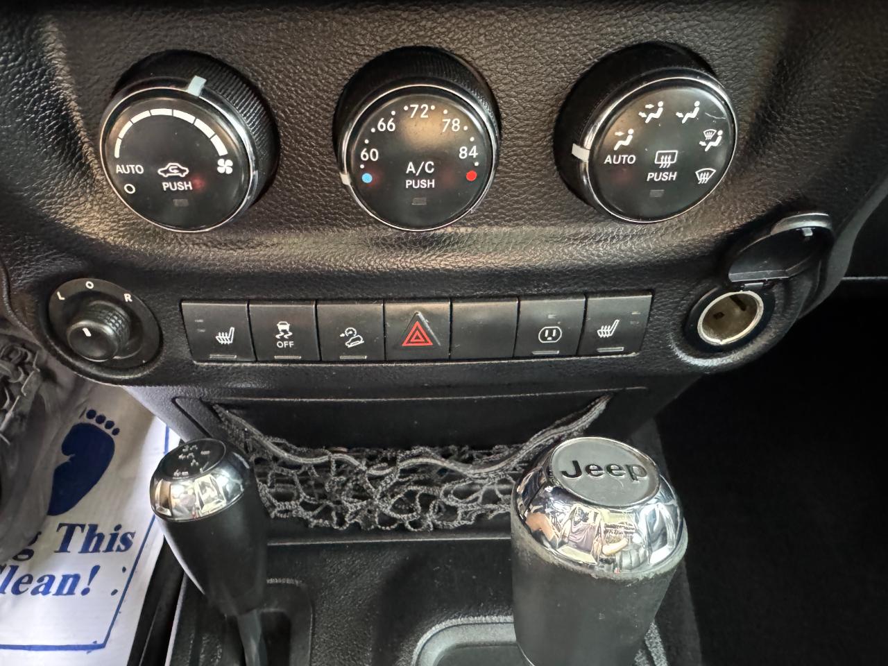 Jeep Wrangler Unlimited Sahara 4WD 2014