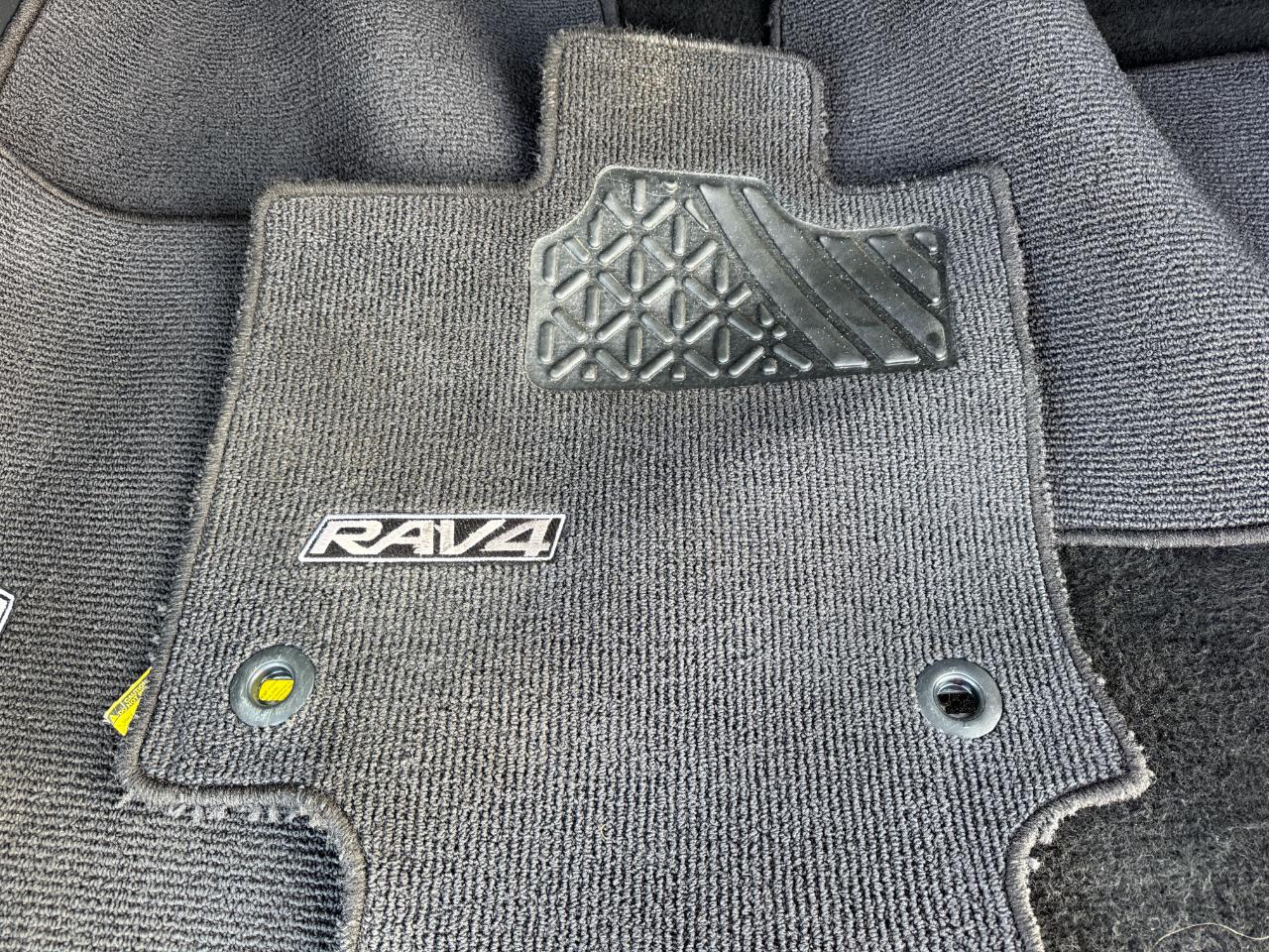Toyota RAV4 LE 2020