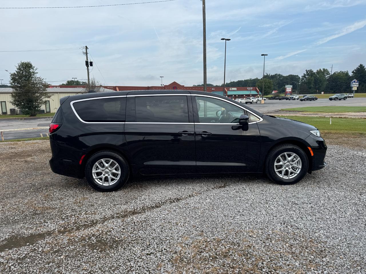 Chrysler Pacifica Touring 2023