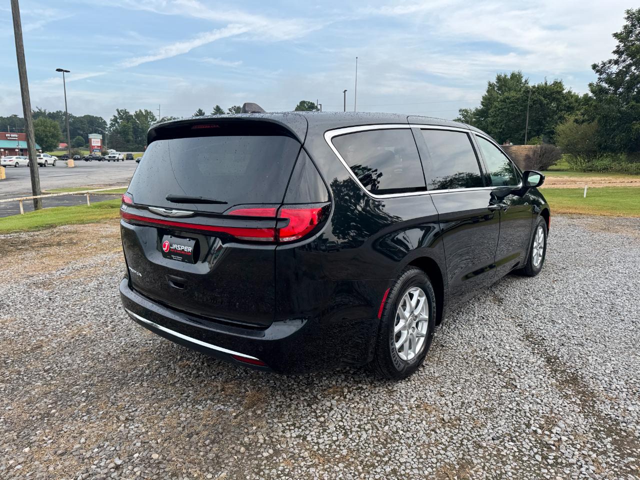 Chrysler Pacifica Touring 2023