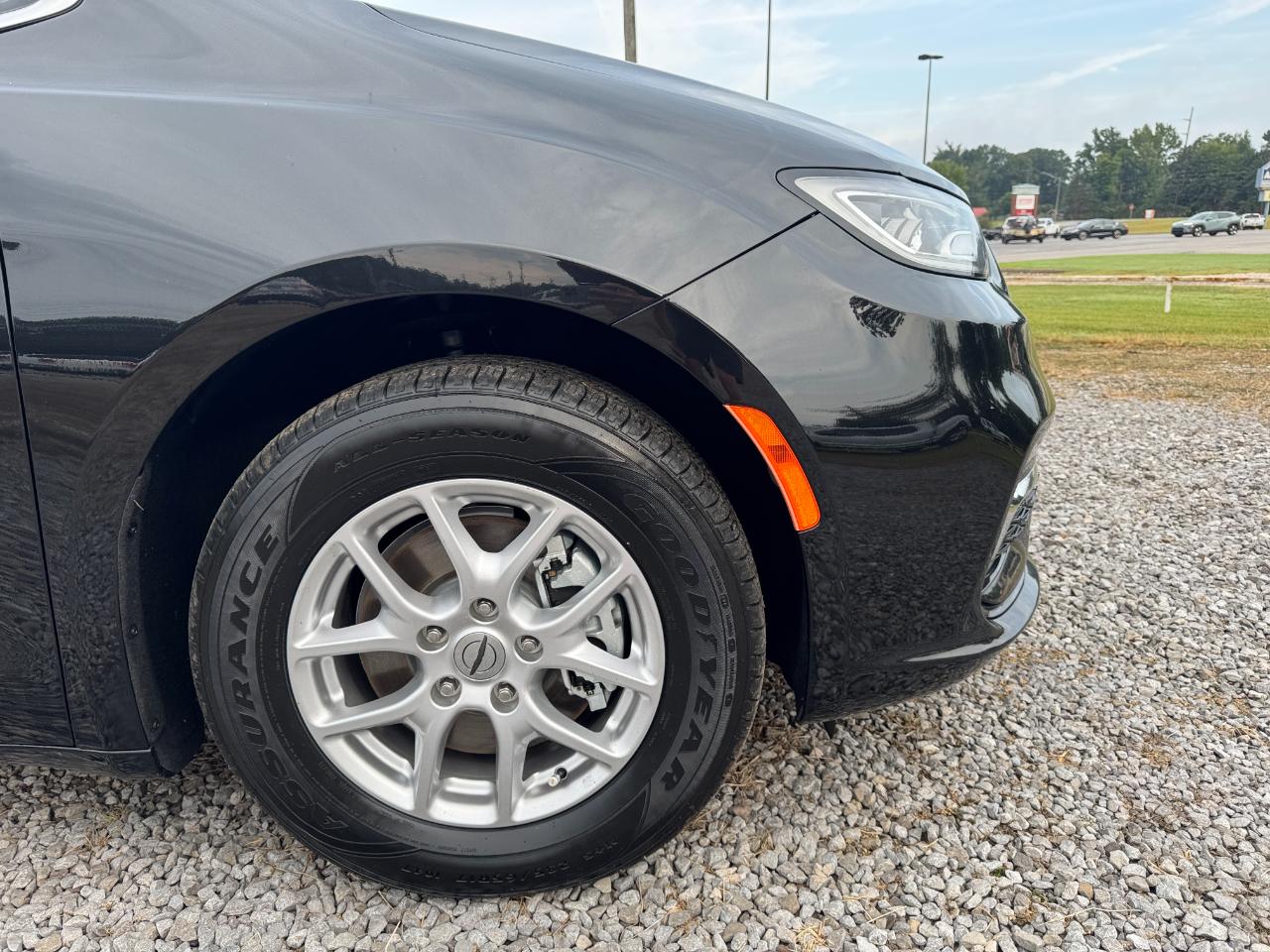 Chrysler Pacifica Touring 2023