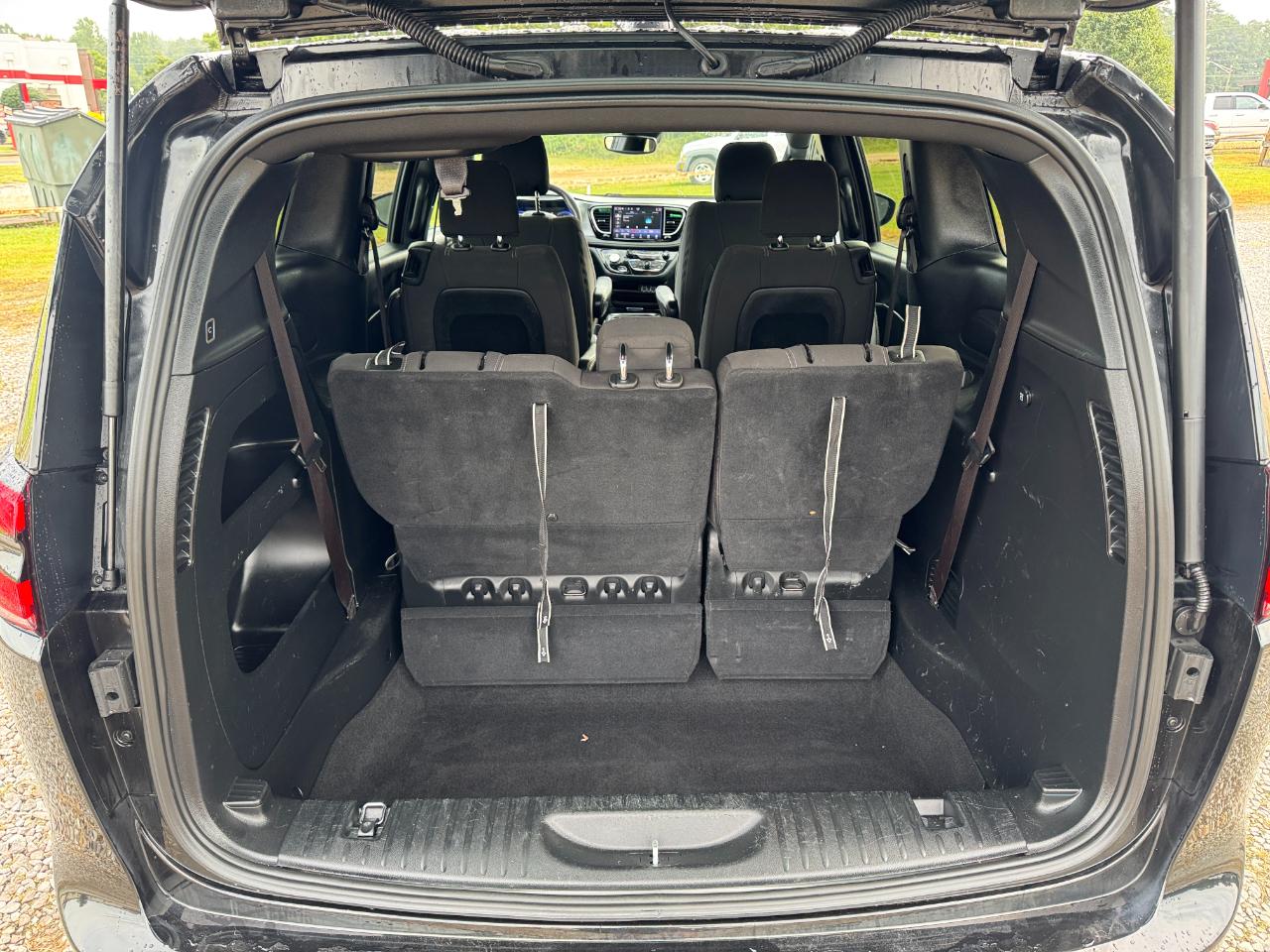 Chrysler Pacifica Touring 2023