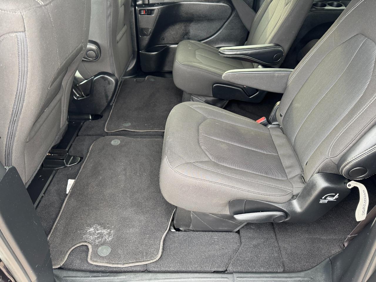 Chrysler Pacifica Touring 2023