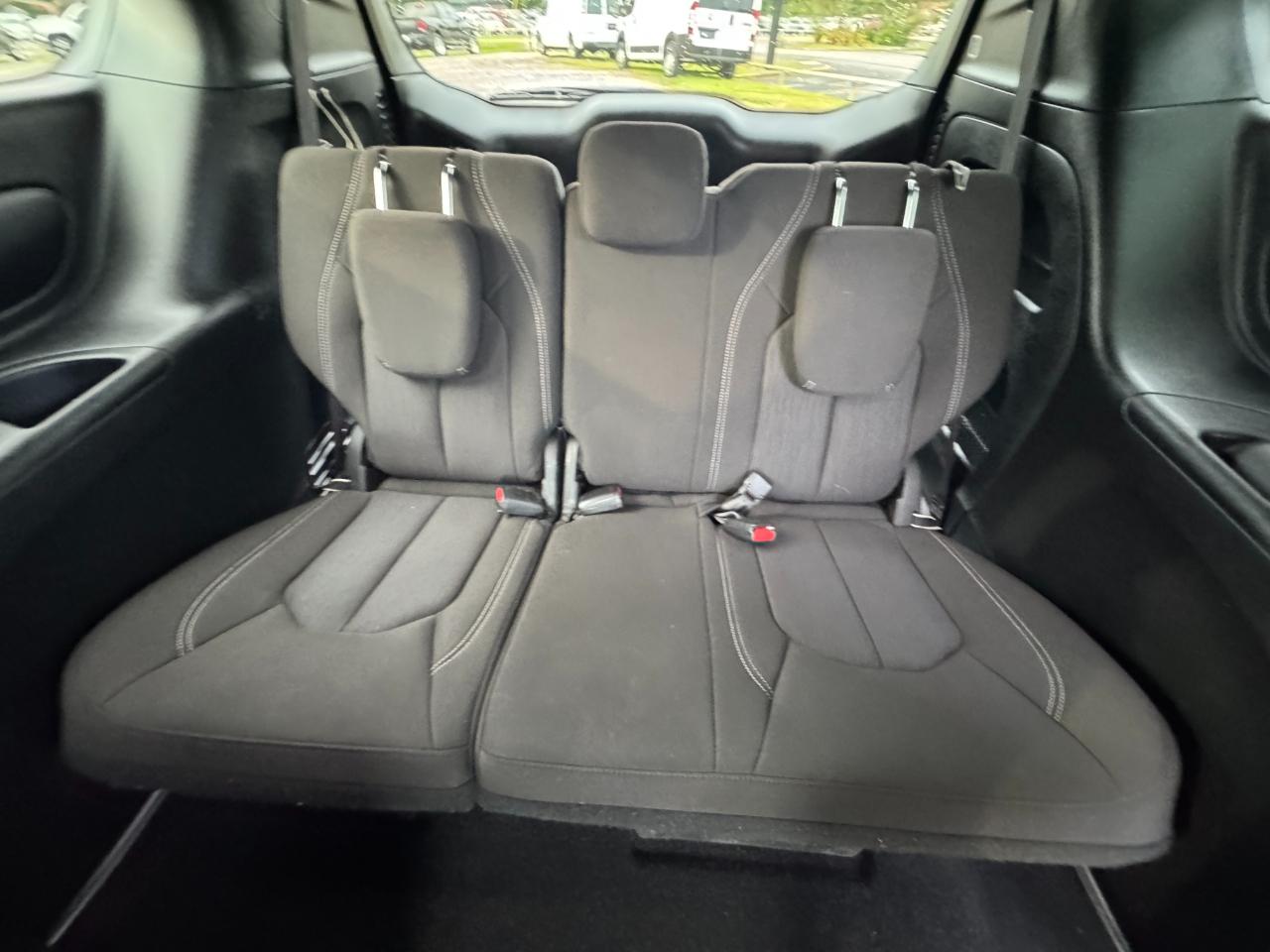 Chrysler Pacifica Touring 2023