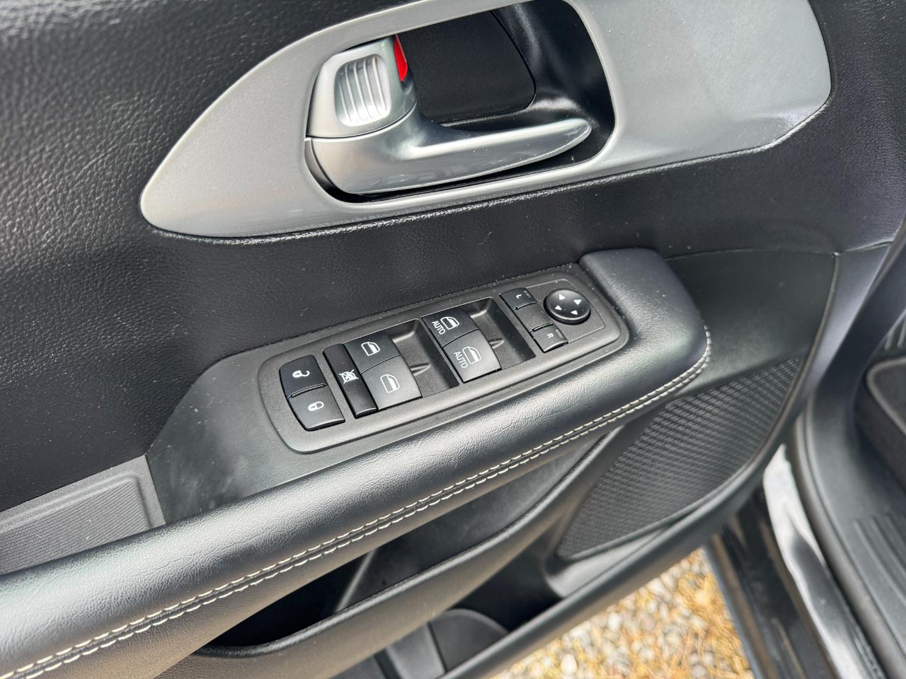 Chrysler Pacifica Touring 2023