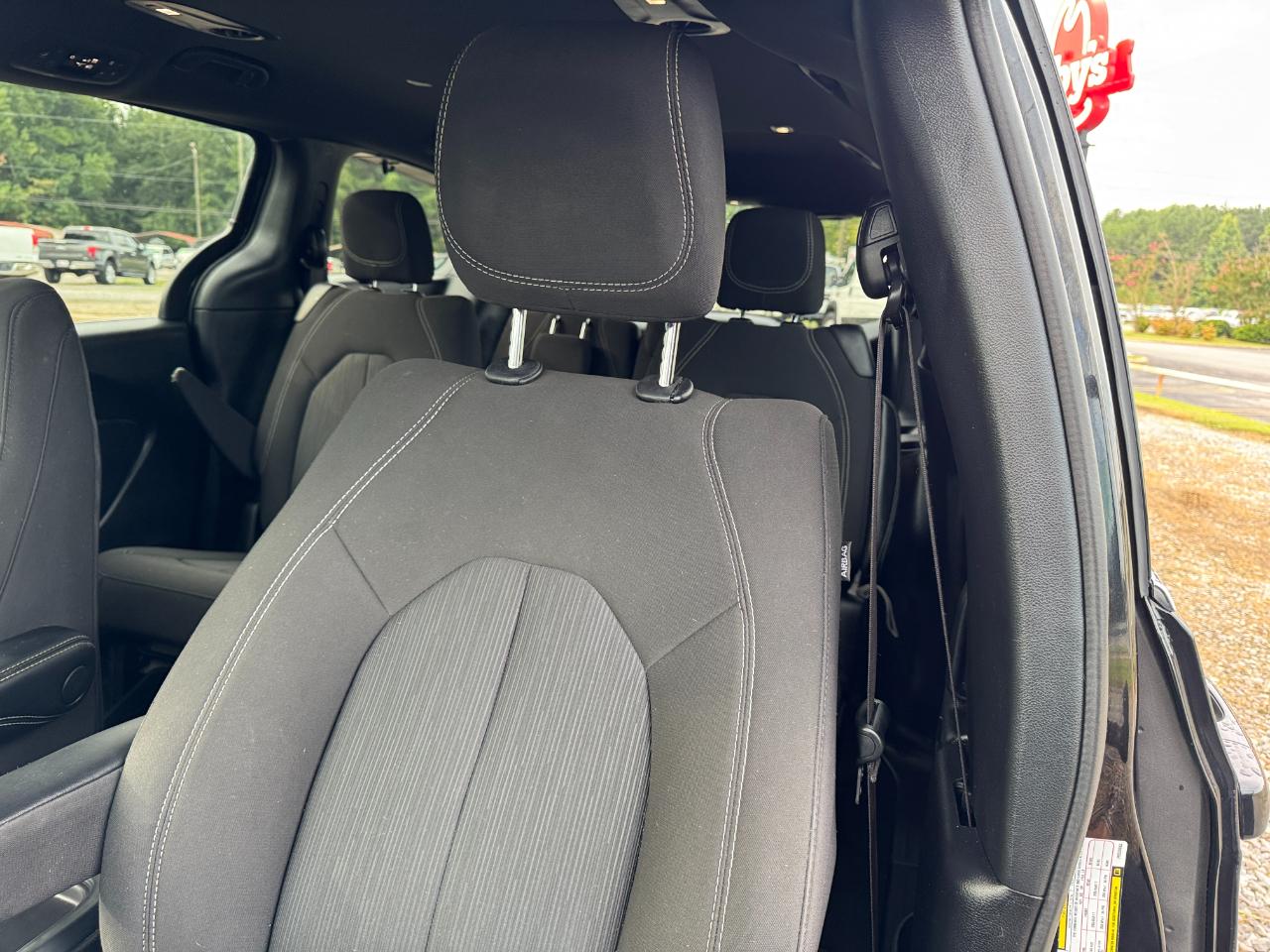 Chrysler Pacifica Touring 2023
