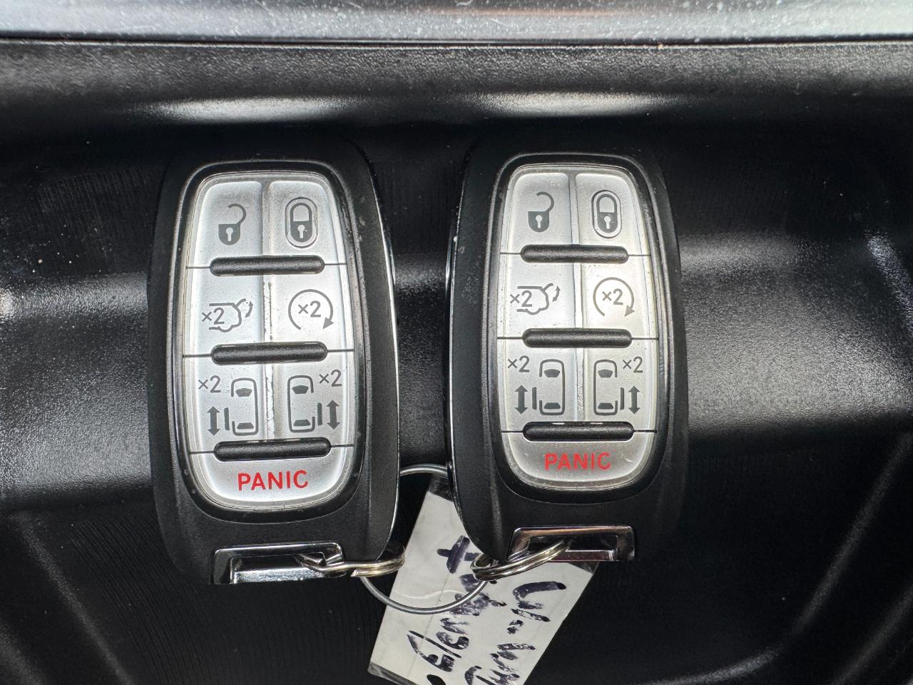 Chrysler Pacifica Touring 2023