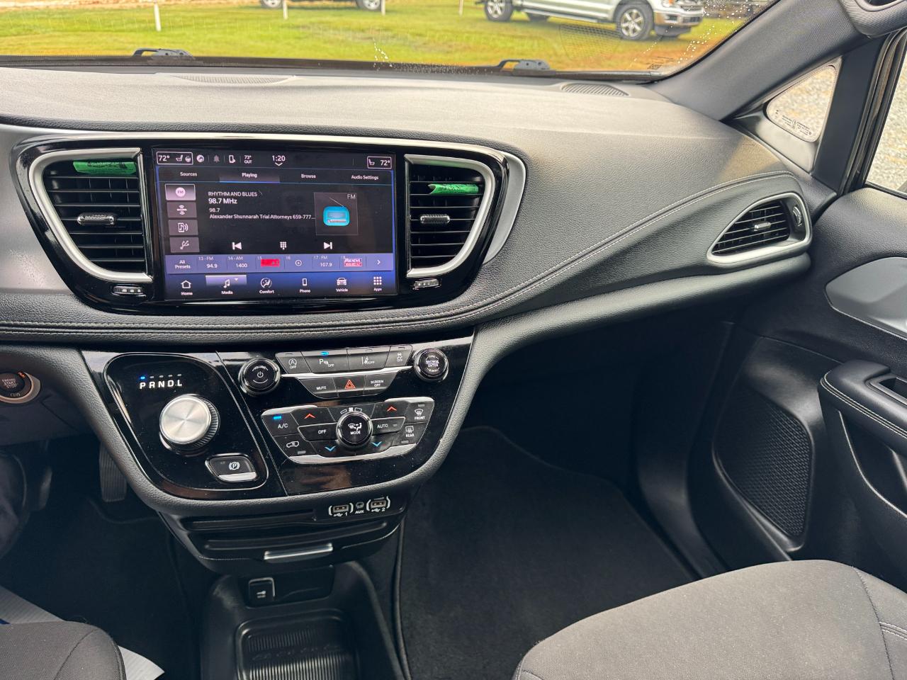 Chrysler Pacifica Touring 2023