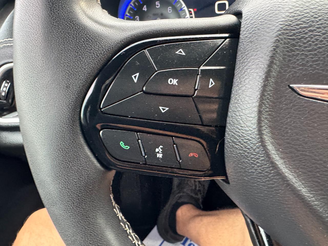 Chrysler Pacifica Touring 2023