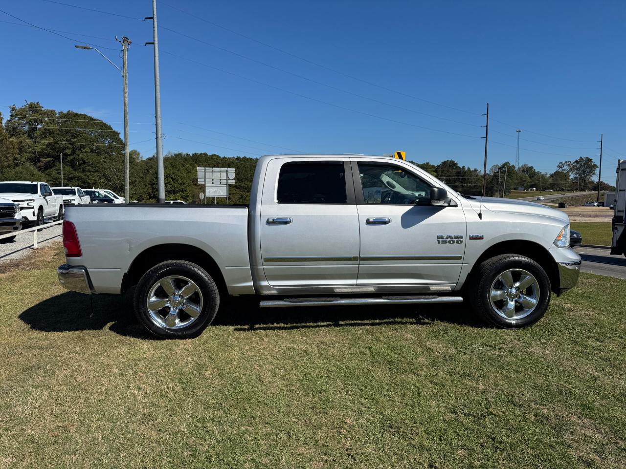 RAM 1500 SLT Crew Cab SWB 4WD 2016