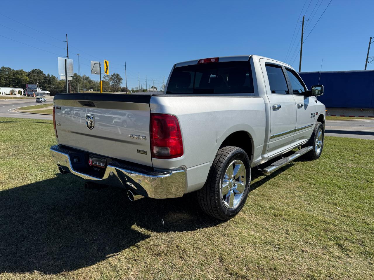 RAM 1500 SLT Crew Cab SWB 4WD 2016