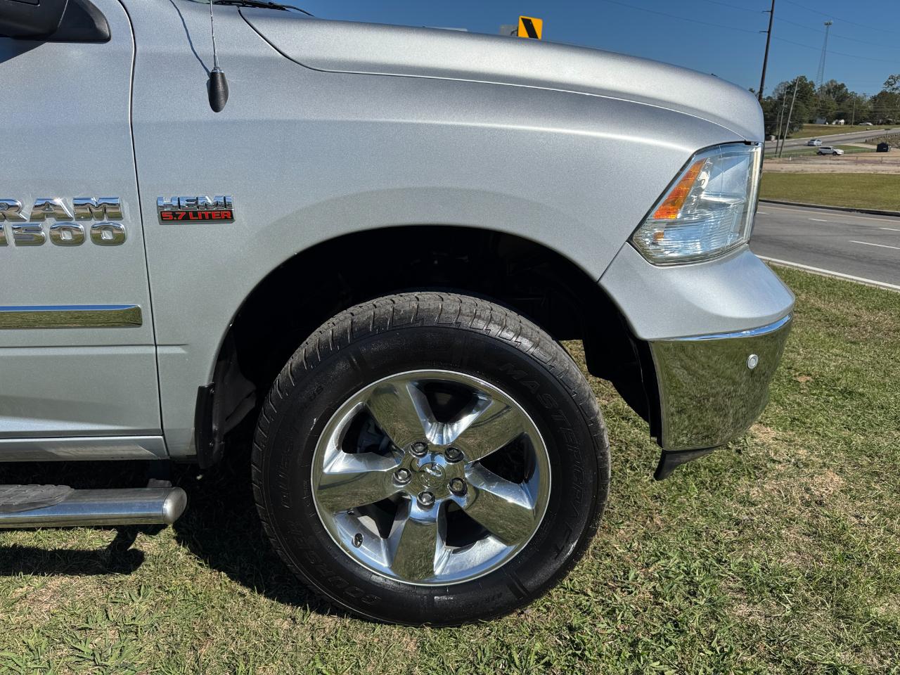 RAM 1500 SLT Crew Cab SWB 4WD 2016