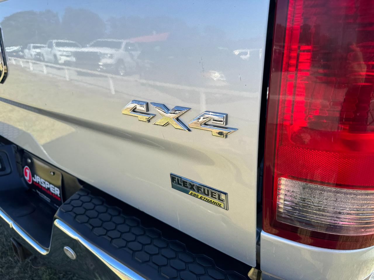 RAM 1500 SLT Crew Cab SWB 4WD 2016