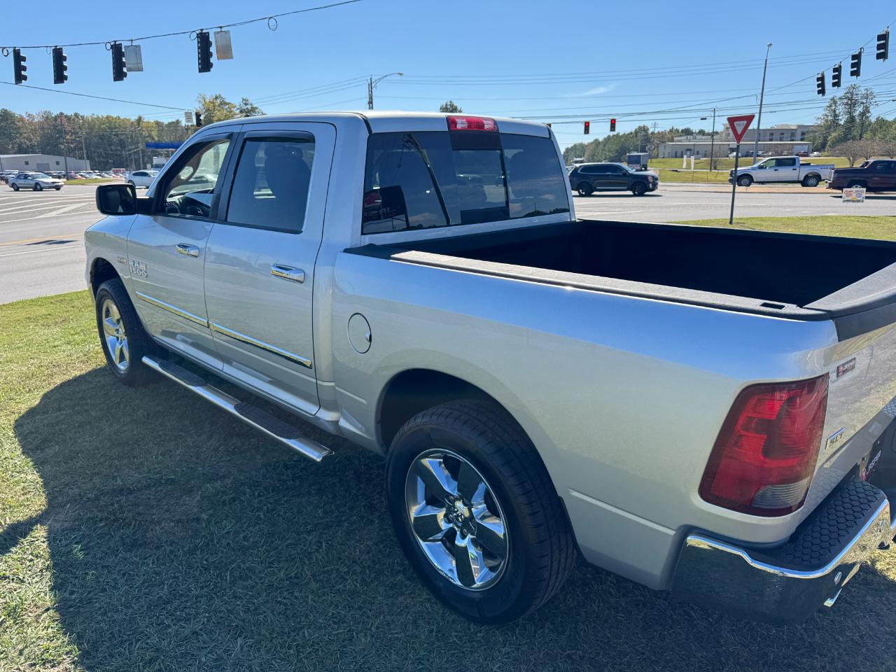RAM 1500 SLT Crew Cab SWB 4WD 2016