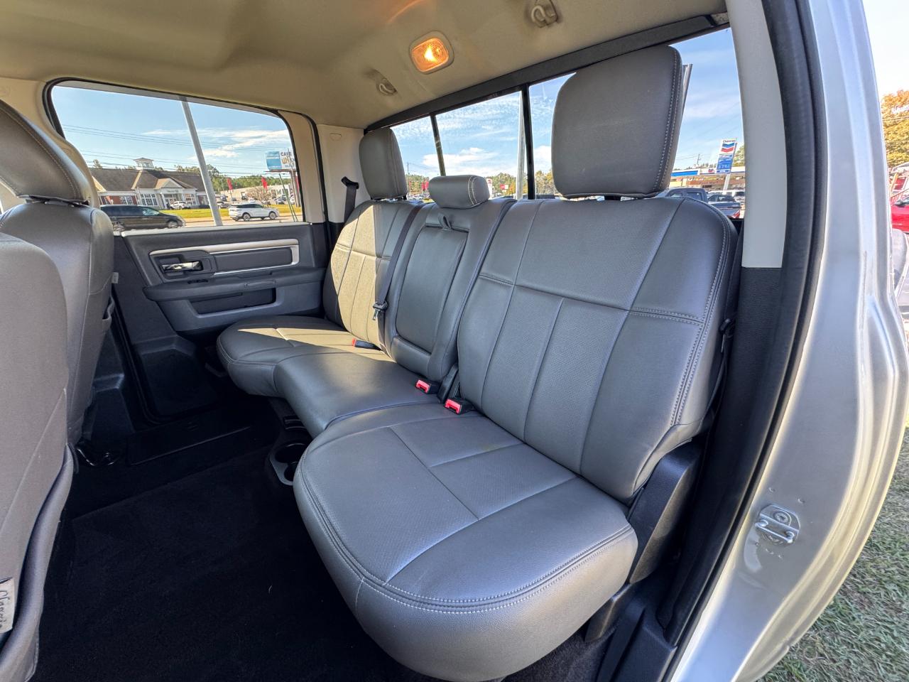 RAM 1500 SLT Crew Cab SWB 4WD 2016