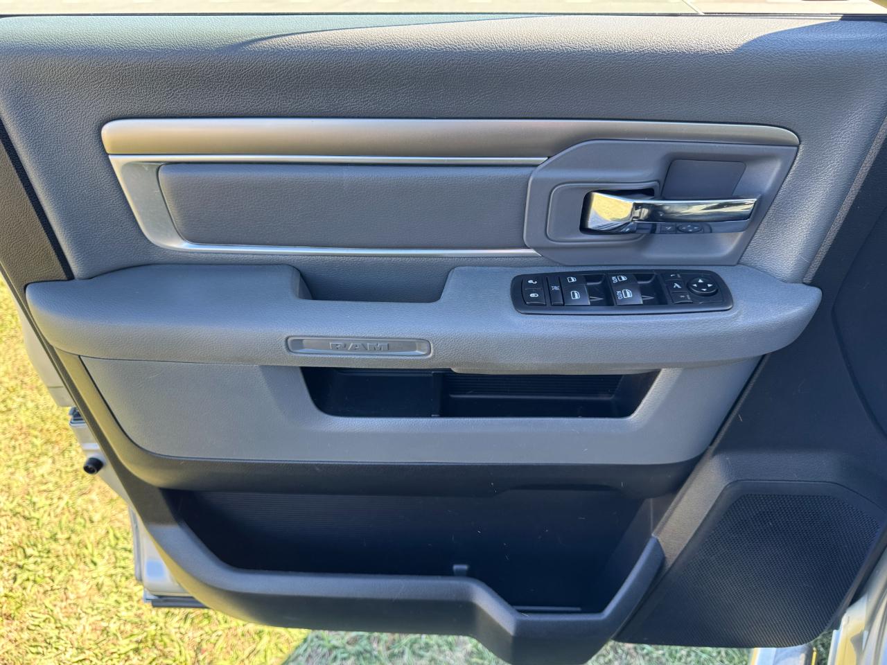 RAM 1500 SLT Crew Cab SWB 4WD 2016