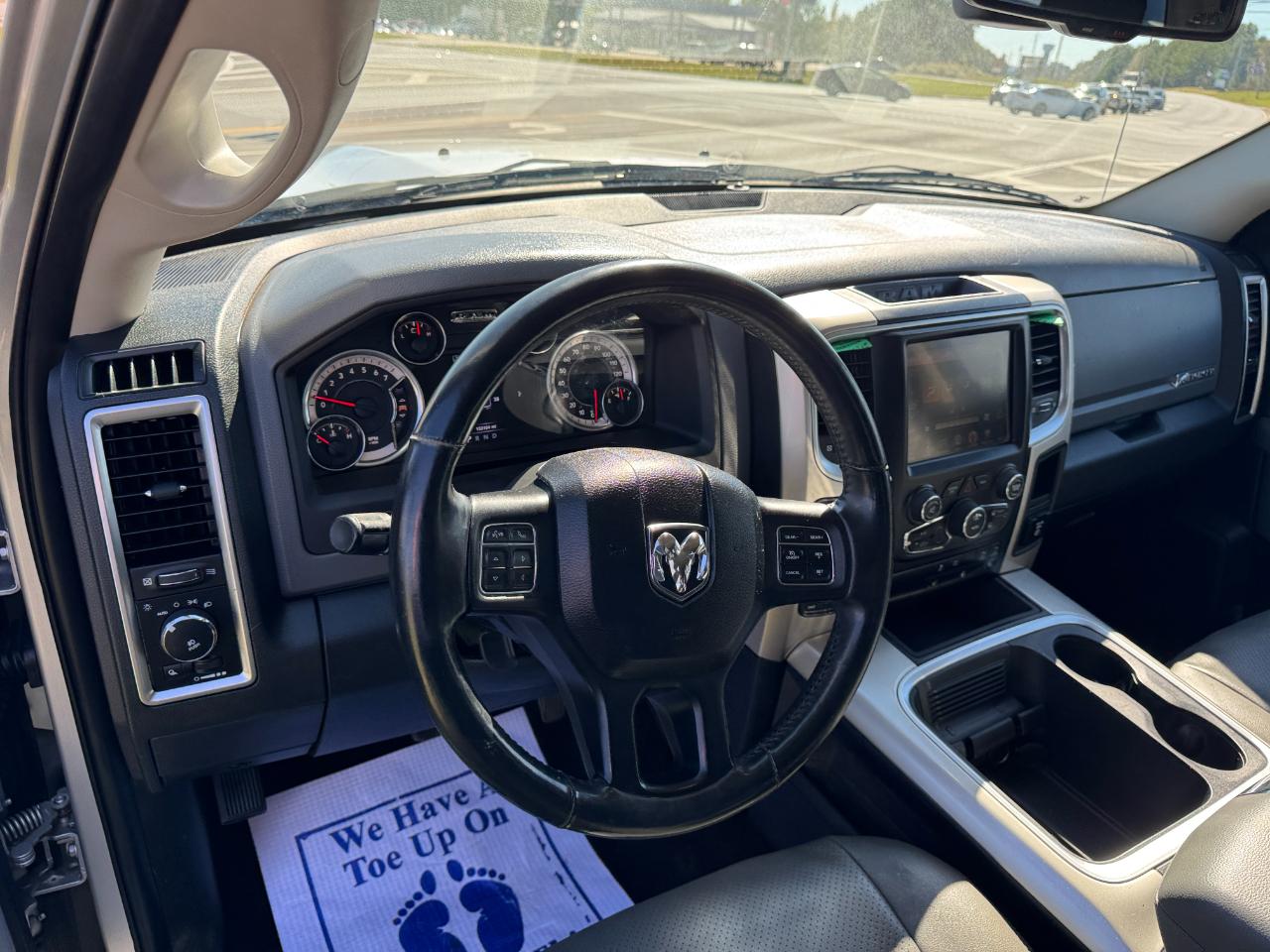 RAM 1500 SLT Crew Cab SWB 4WD 2016