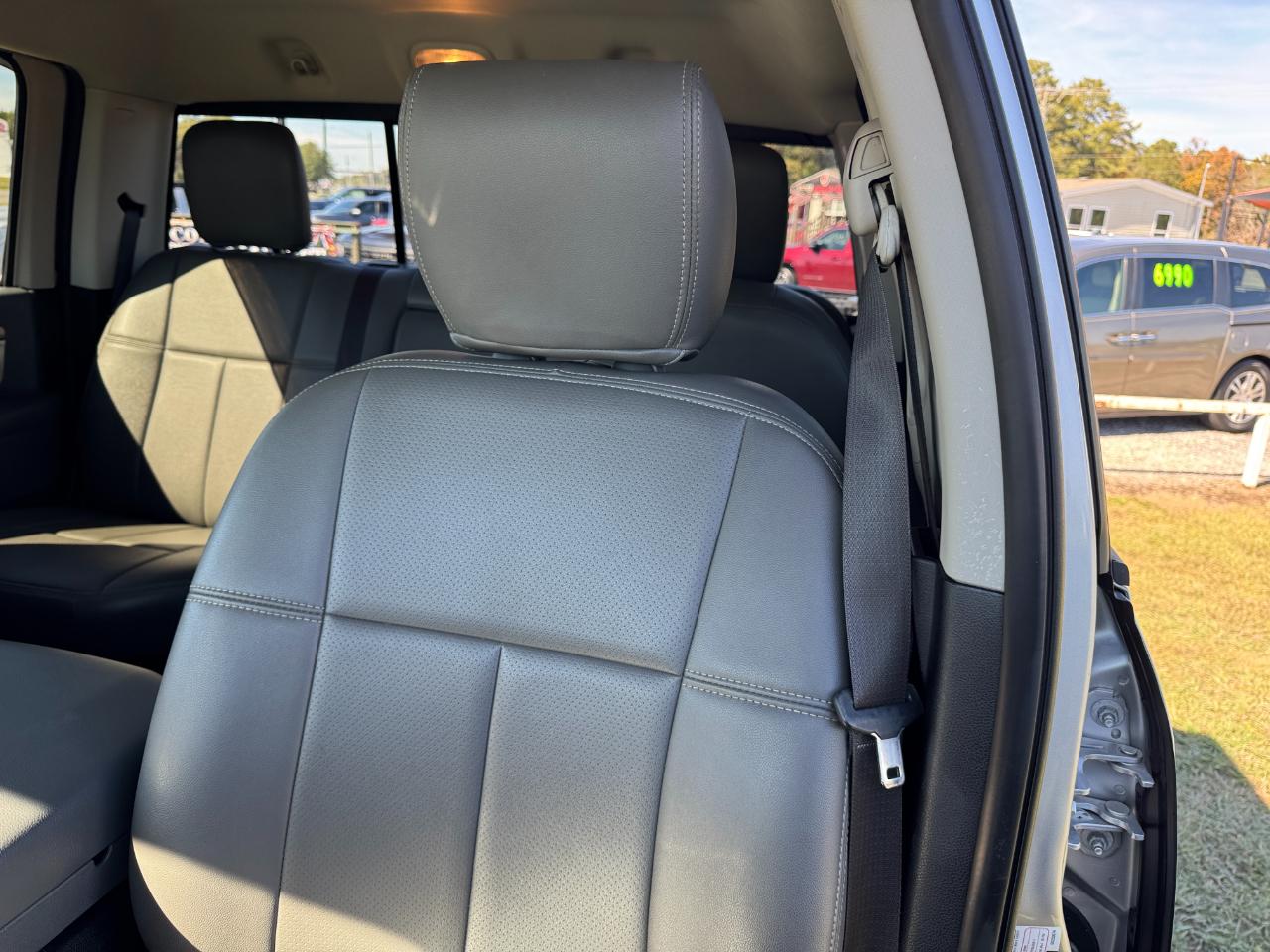 RAM 1500 SLT Crew Cab SWB 4WD 2016