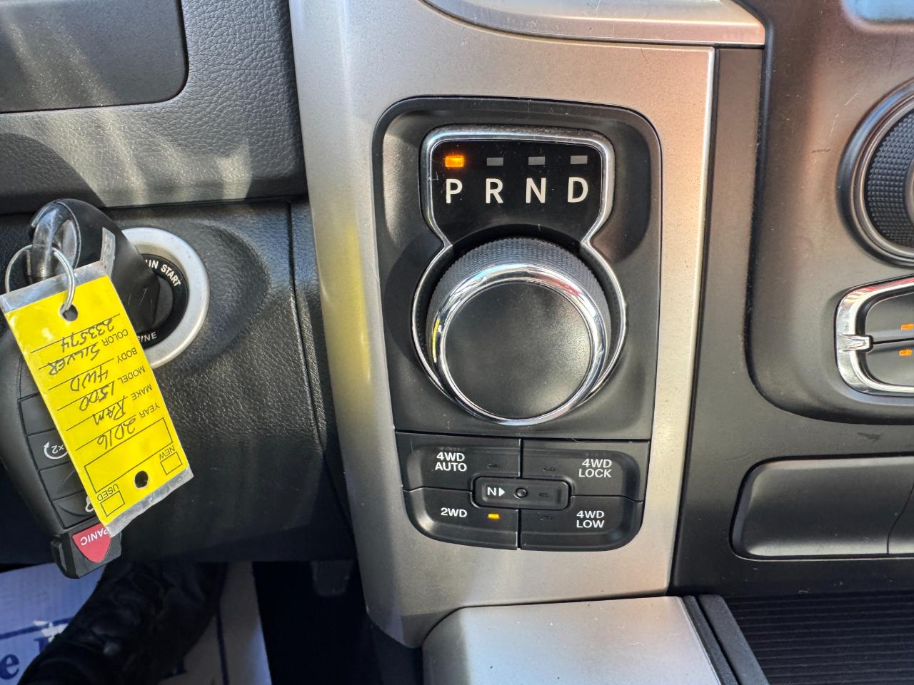 RAM 1500 SLT Crew Cab SWB 4WD 2016