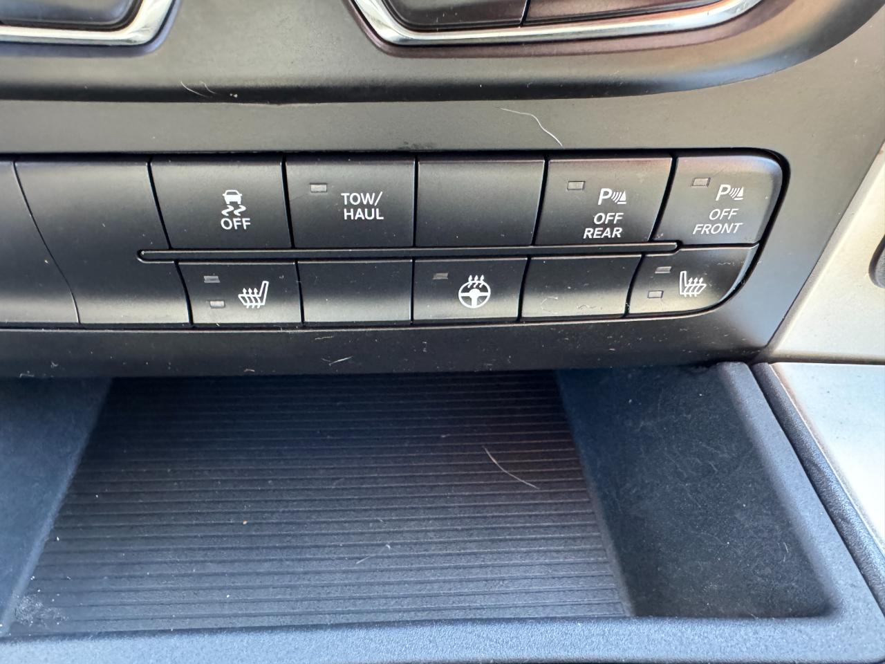 RAM 1500 SLT Crew Cab SWB 4WD 2016