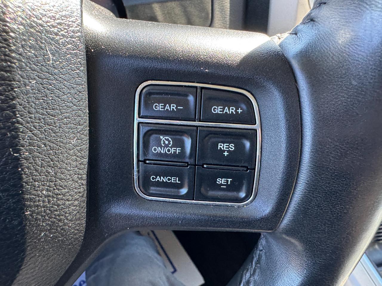 RAM 1500 SLT Crew Cab SWB 4WD 2016