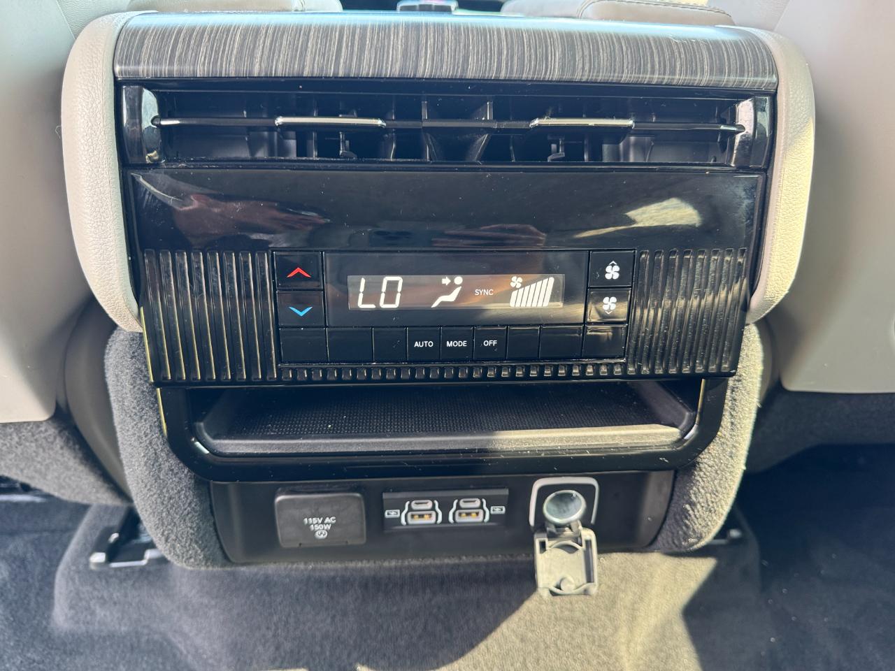 Jeep Wagoneer Series II 2024