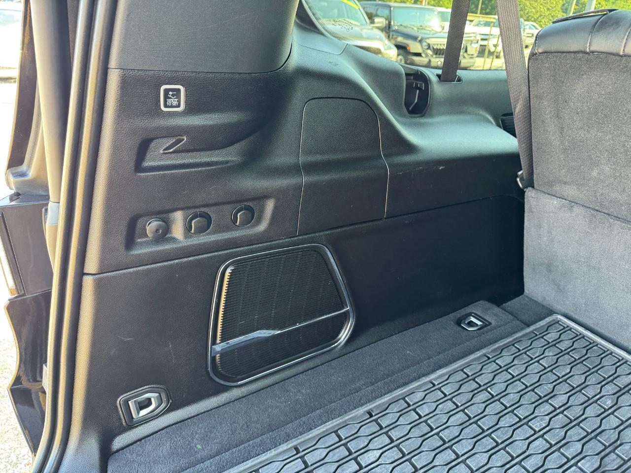 Jeep Wagoneer Series II 2024