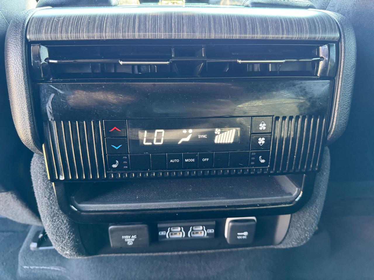 Jeep Wagoneer Series II 2024