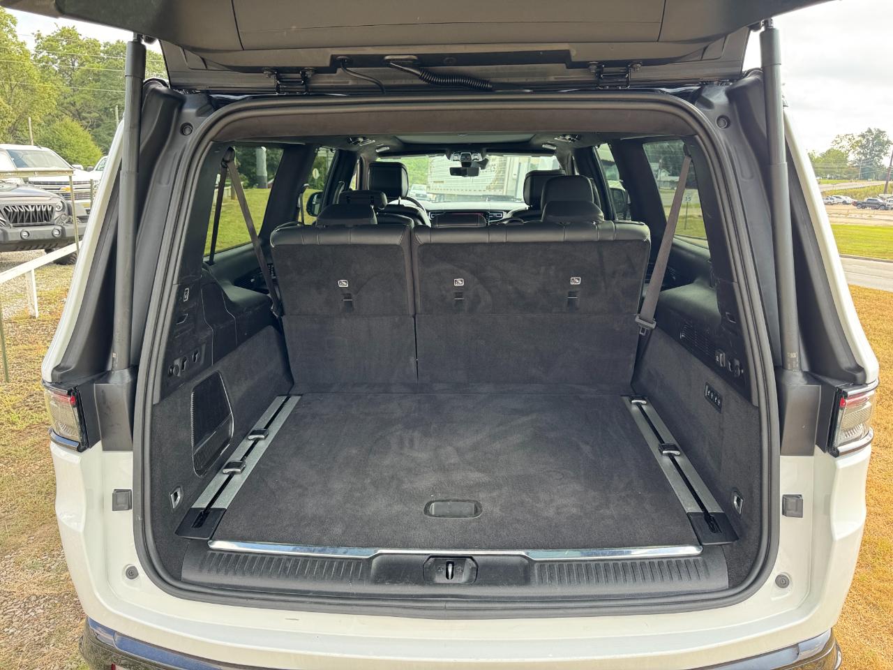 Jeep Grand Wagoneer Series II 4WD 2024