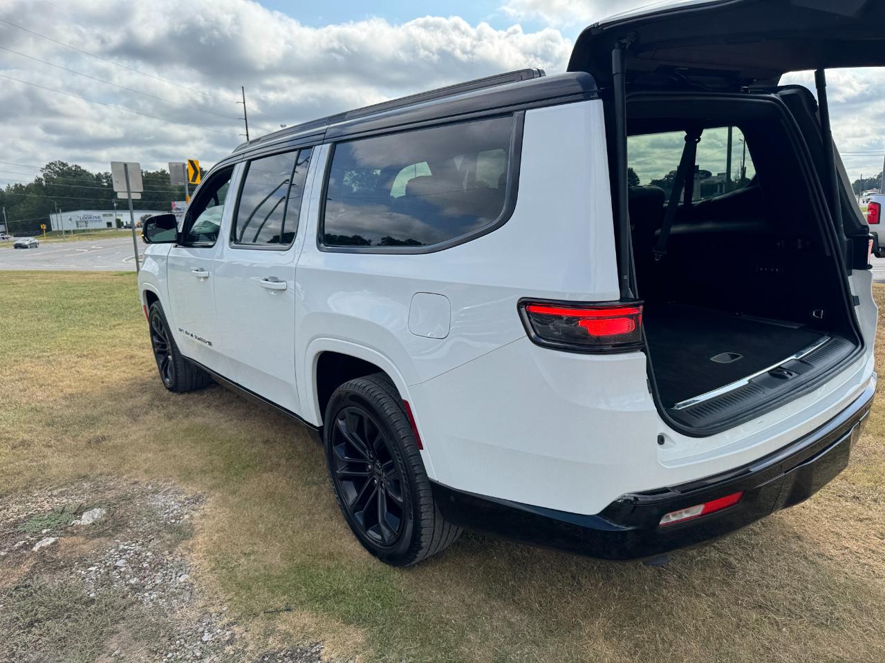 Jeep Grand Wagoneer Series II 4WD 2024