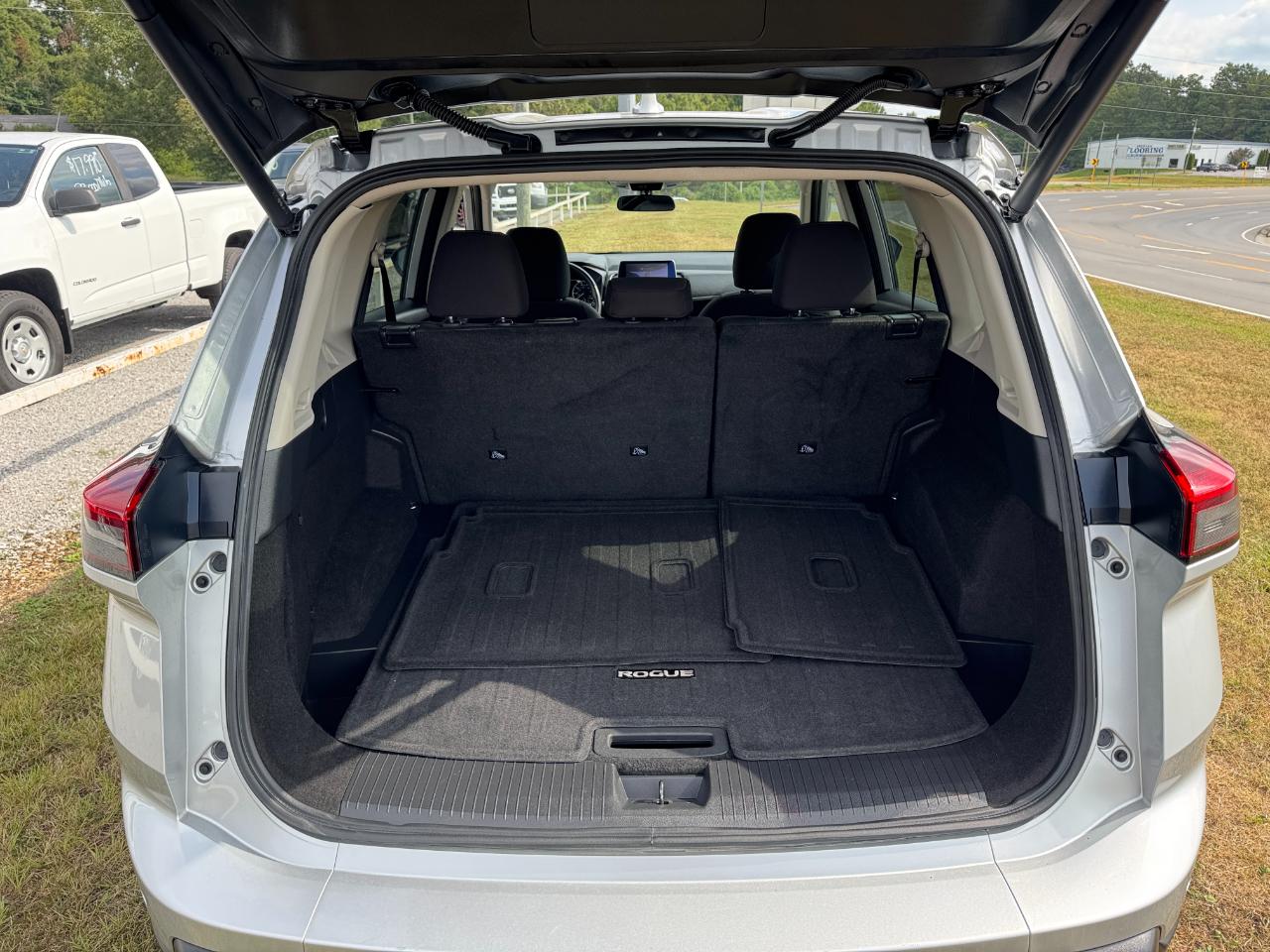 Nissan Rogue SV AWD 2025