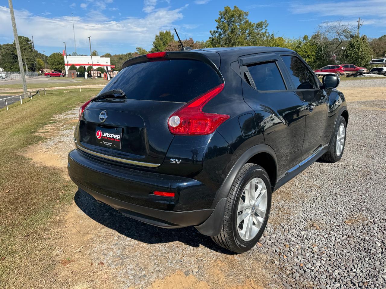 Nissan Juke SV FWD 2011