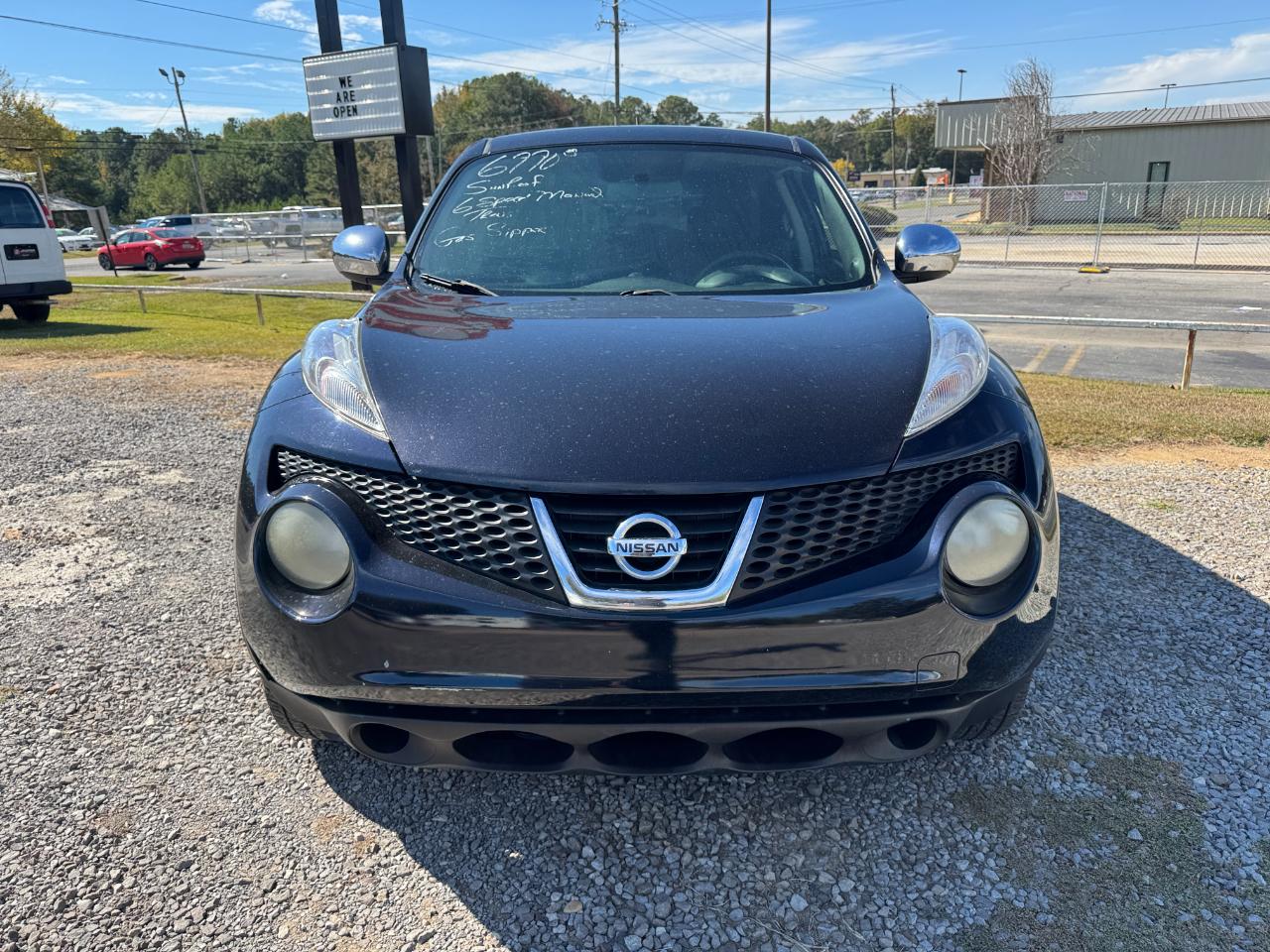 Nissan Juke SV FWD 2011