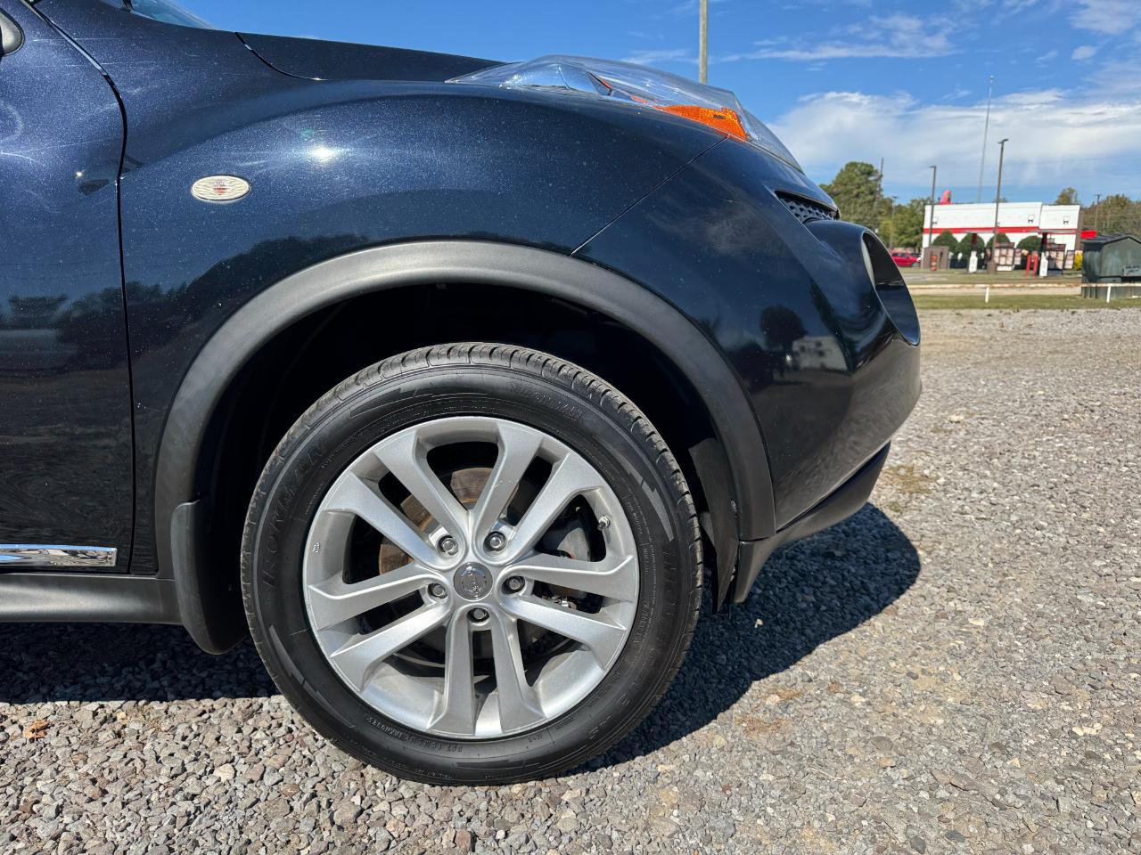 Nissan Juke SV FWD 2011