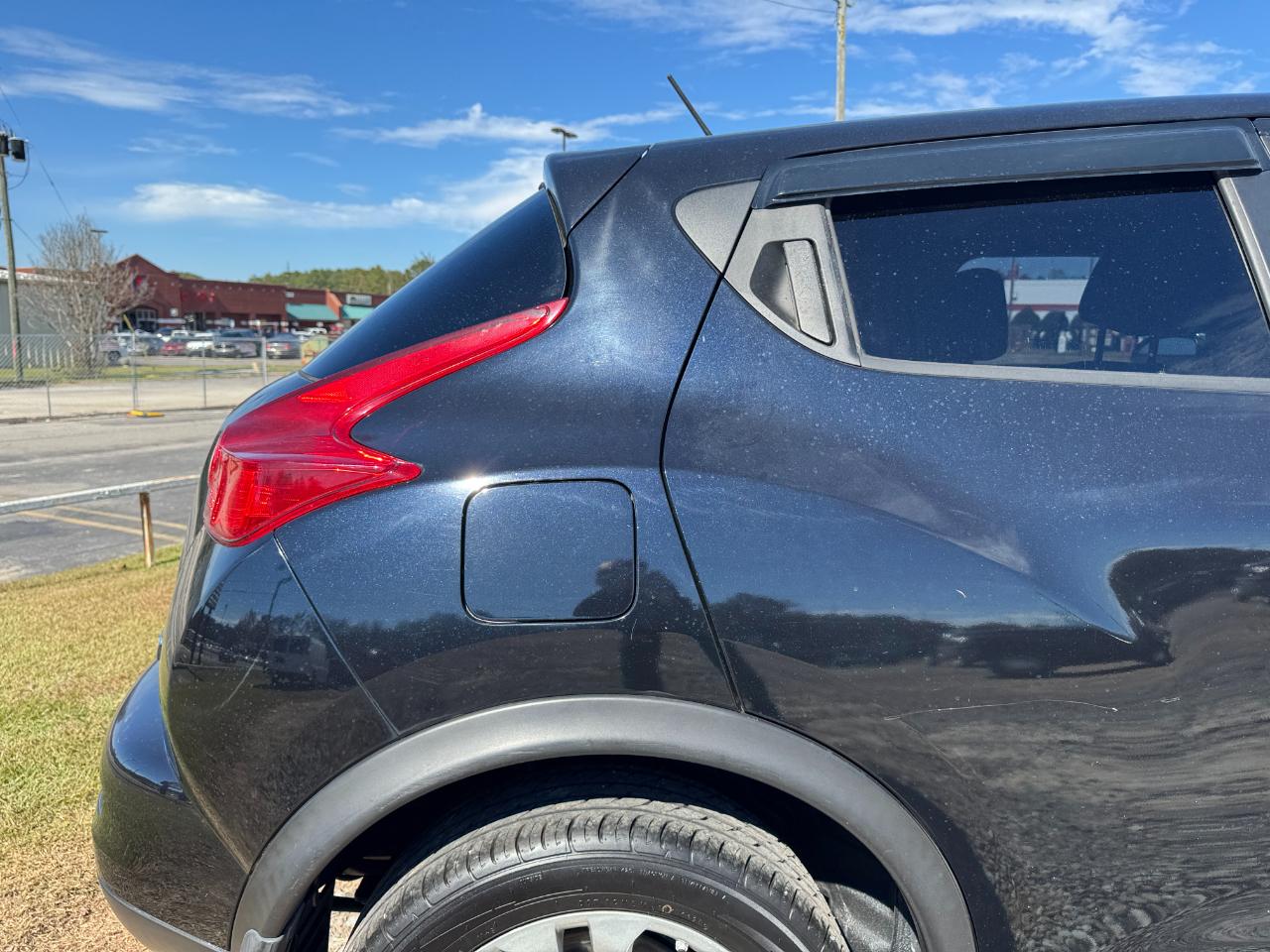 Nissan Juke SV FWD 2011