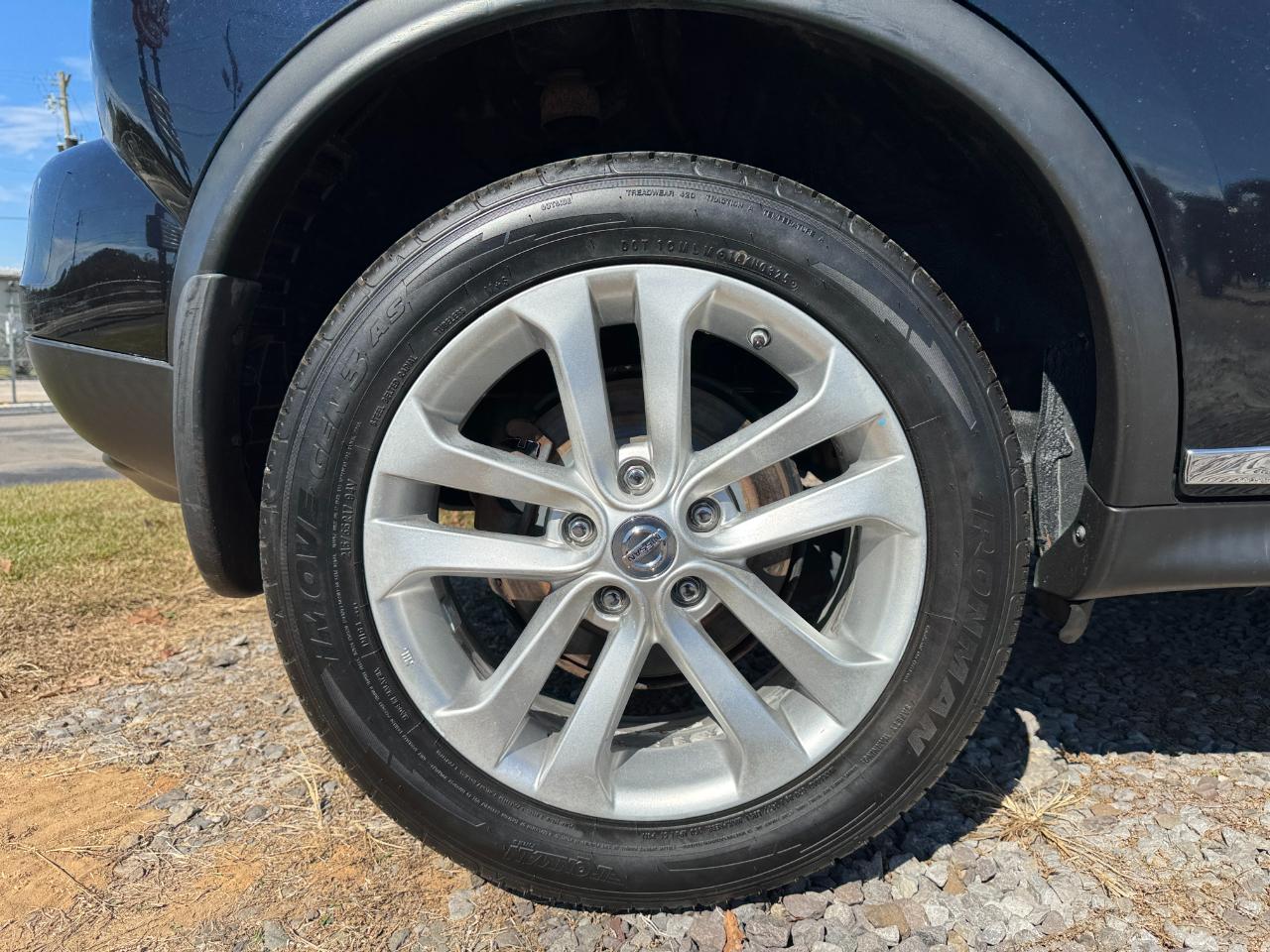 Nissan Juke SV FWD 2011