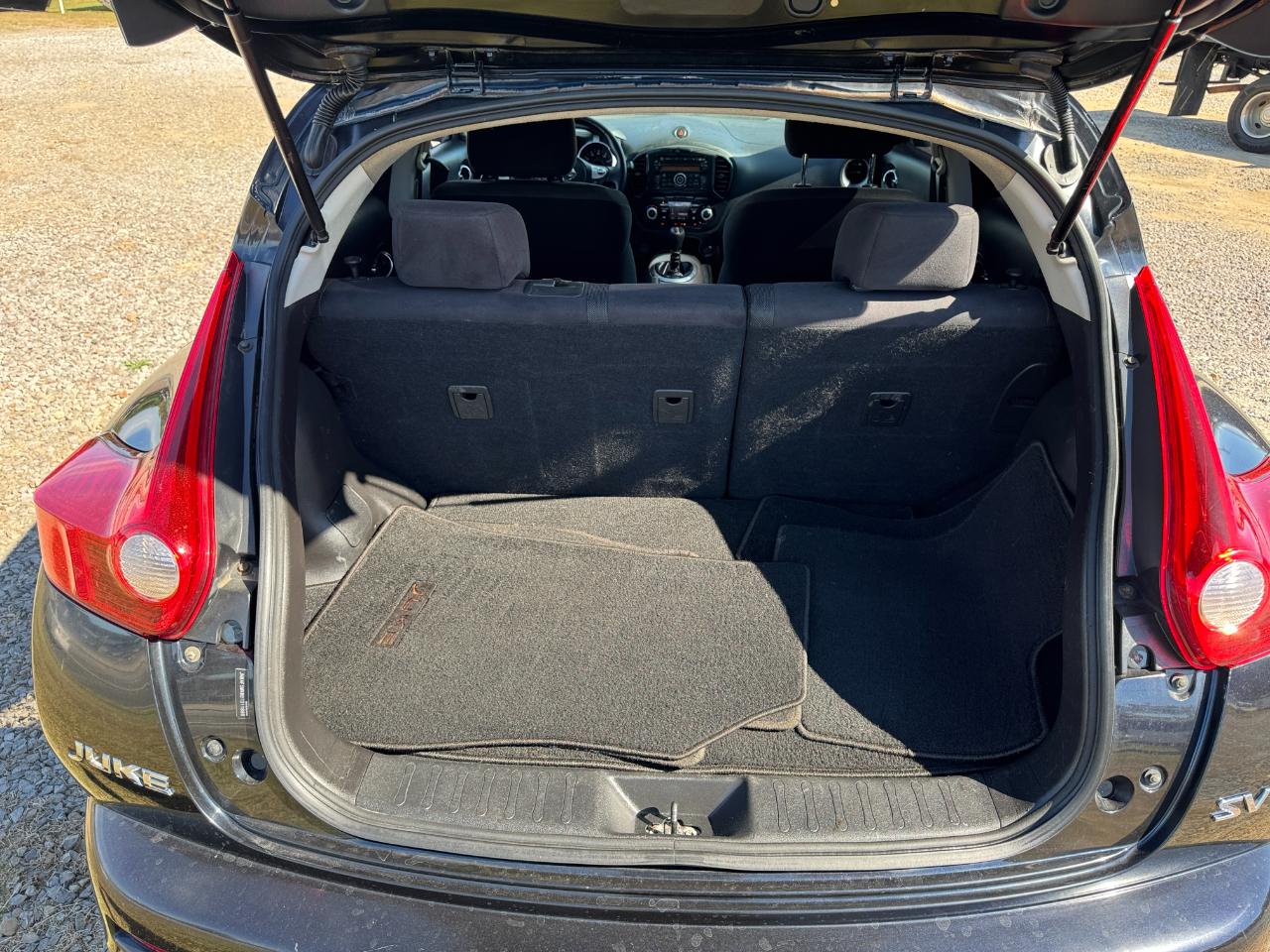 Nissan Juke SV FWD 2011
