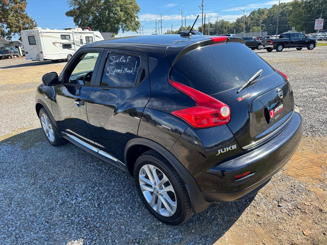 Nissan Juke SV FWD 2011