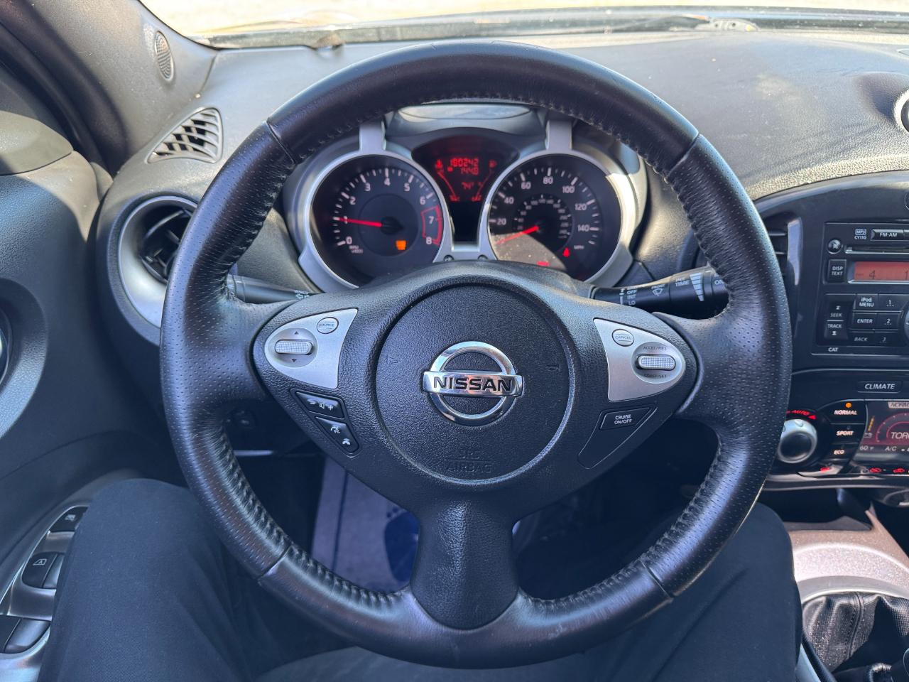 Nissan Juke SV FWD 2011