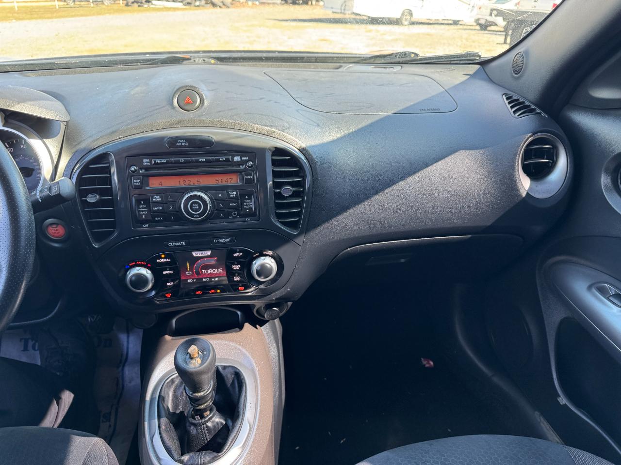 Nissan Juke SV FWD 2011